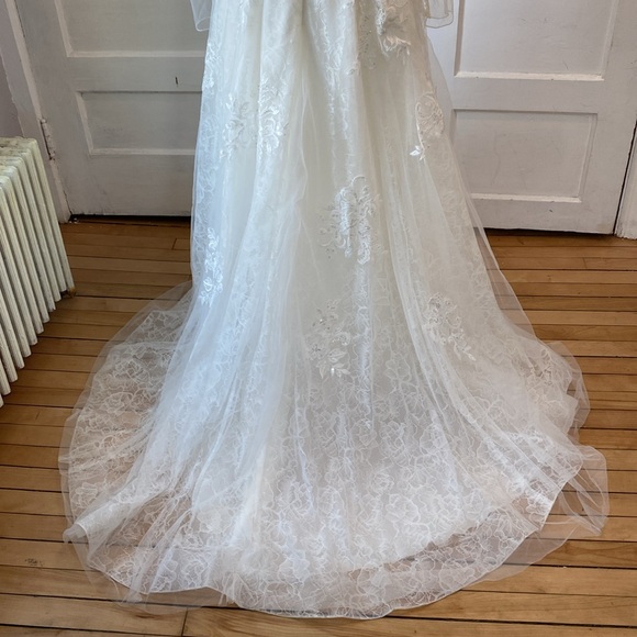NWT Oleg Cassini High Neck Long Sleeve Illusion Neckline Wedding Dress, Size 12 - Picture 11 of 17